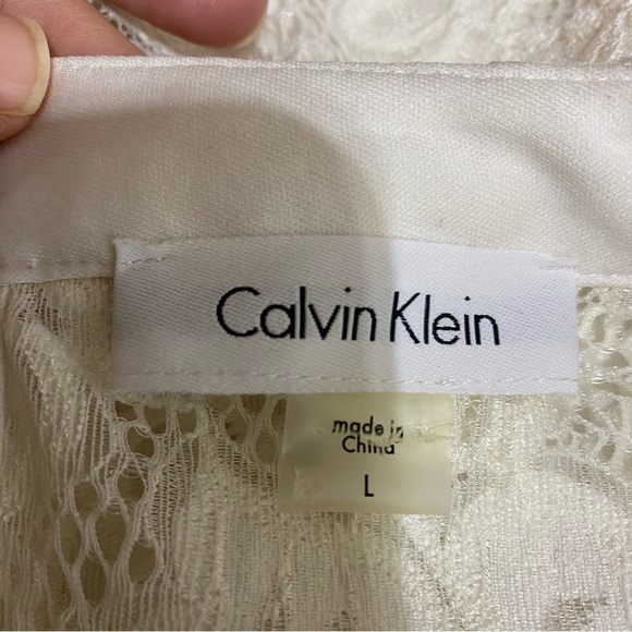 Calvin Klein High Collar Sleeveless Off-White Floral Lace Blouse - Picture 5 of 6